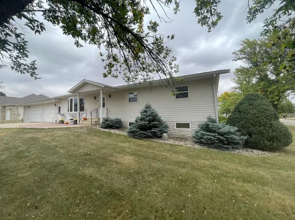 608 E Lyon St, Minneota, MN 56264