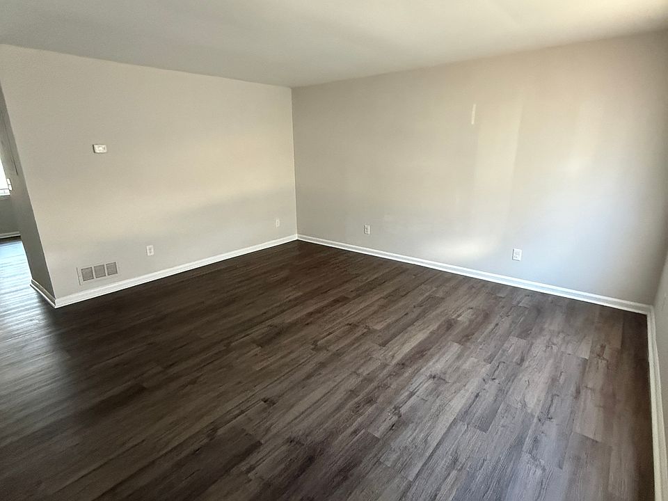 1st image of 393 Sprucewood Ct #393