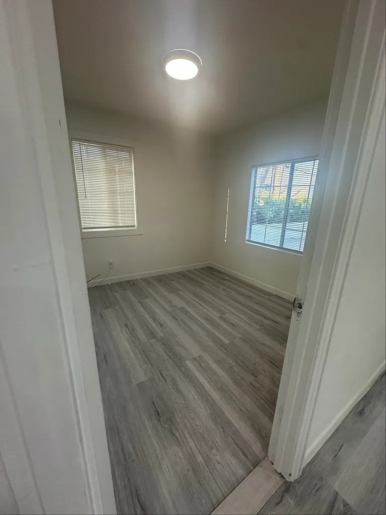 2 Bedroom 1.5 Bath Home w/ Bonus Room — Photo 4