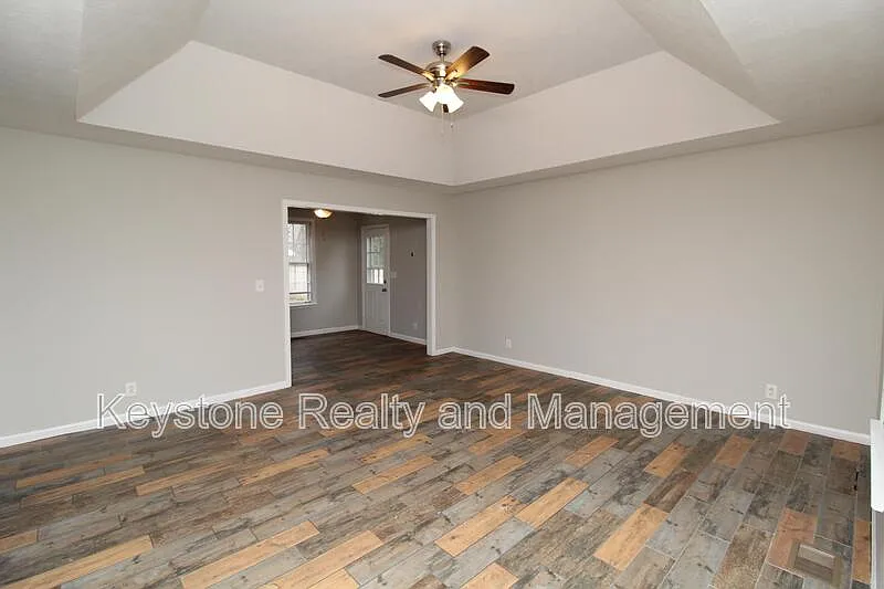 3 bed, 1.5 bath, 1175 sqft, $1,295 — Photo 2