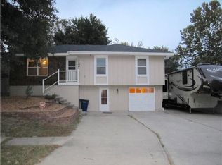 1106 E 20th St, Oak Grove, MO 64075