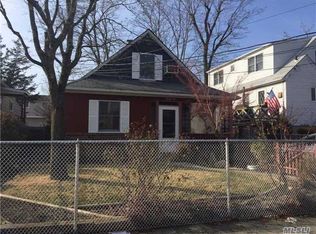 29 Edgewood Rd, Port Washington, NY 11050