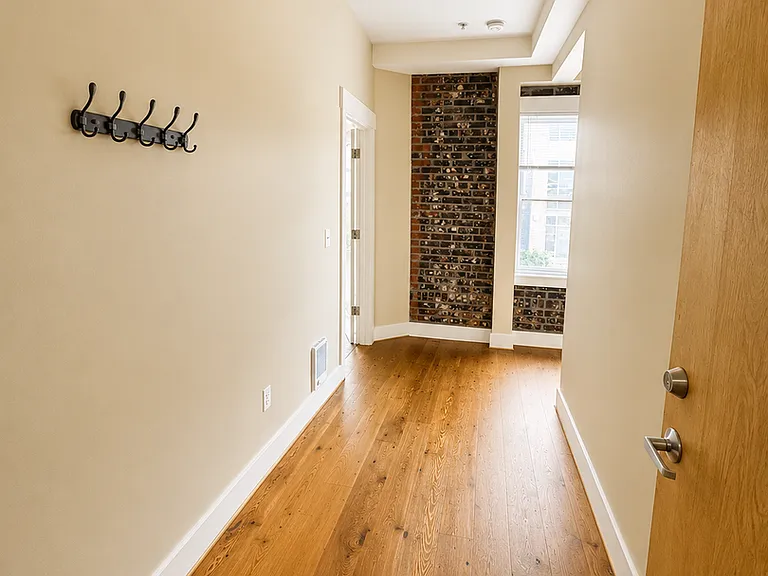 2021 SW Morrison St — Photo 4