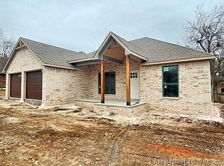 2424 Larry Ave, Tahlequah, OK 74464