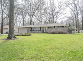 375 Sleepy Hollow Dr, Canfield, OH
