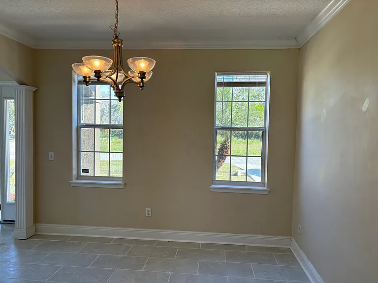 438 Palm Dr — Photo 3