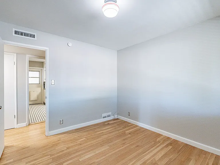 102 N Avenida Carolina — Photo 23