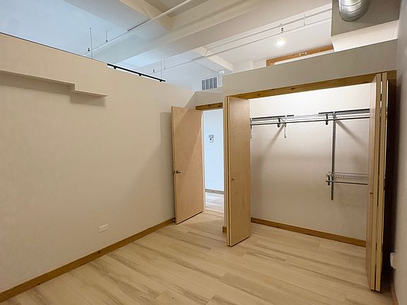 4th image of 4600 S Ellis Ave #105