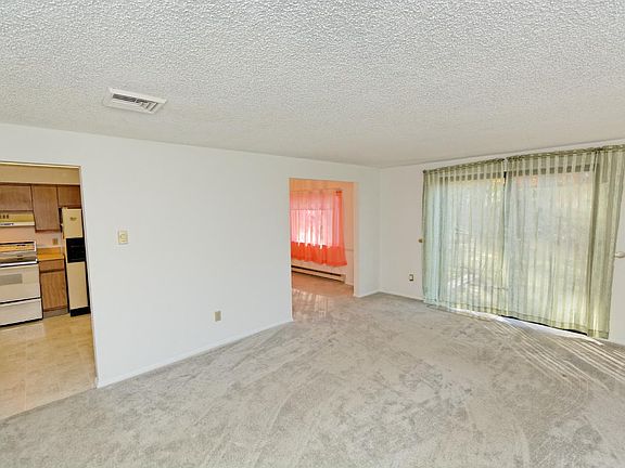 5th image of 6 Woodbine Dr #B