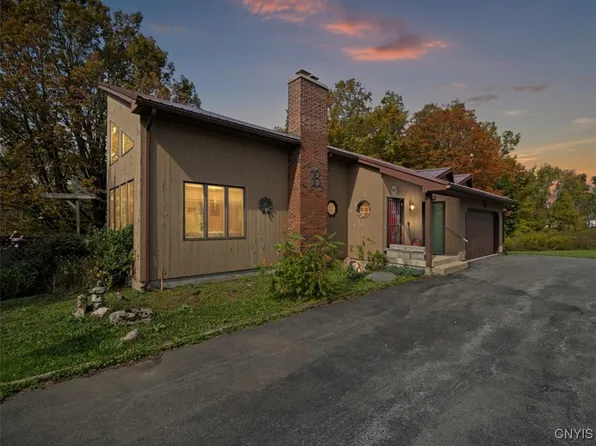 5045 Cole St, Munnsville, NY 13409