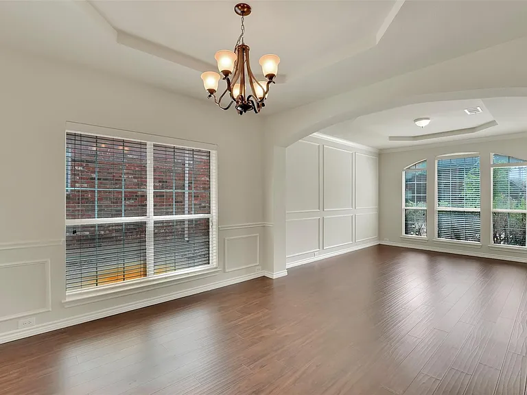 10438 Coach House Ln — Photo 30