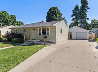 811 Schroeder DRIVE, Manitowoc, WI 54220