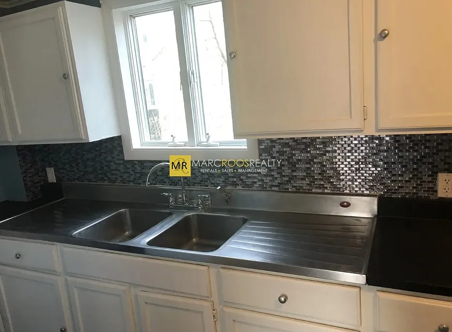 3 bed, 1.0 bath, $3,000 — Photo 3
