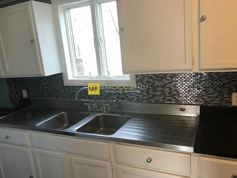 85R Glen St — Photo 3