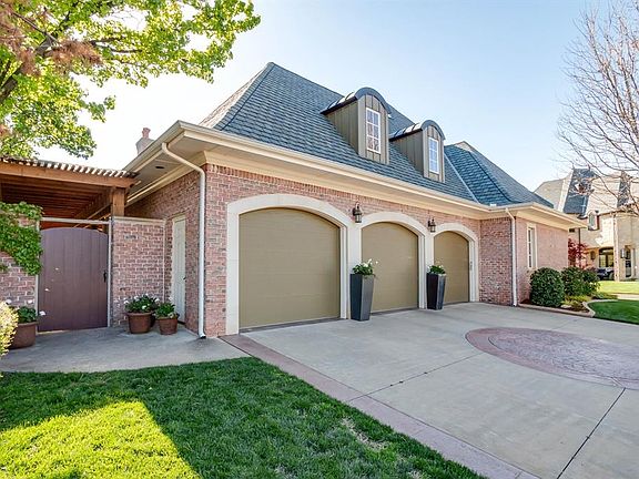 4th image of 5800 Columbine Way