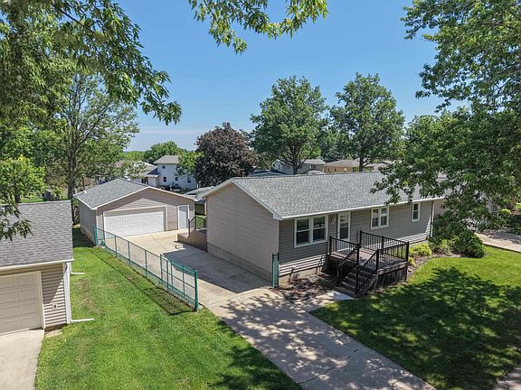 2nd image of 206 Spruce Hills Dr