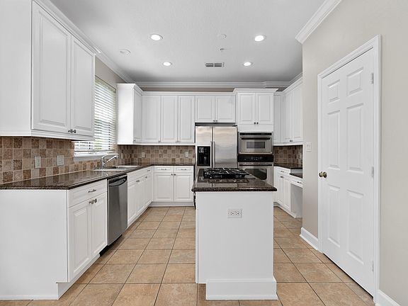 3rd image of 1020 Minnesota Ave APT 2