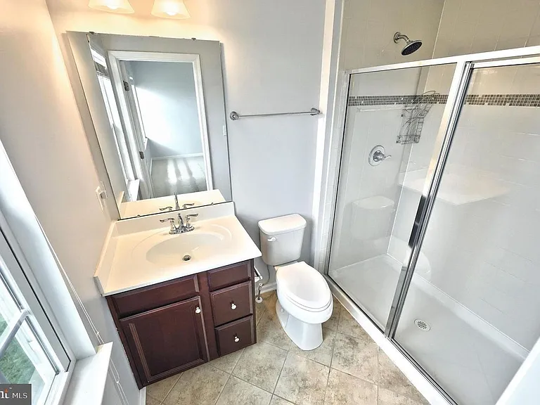1261 Elderslie Ln — Photo 5