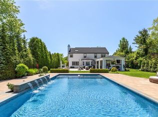 13 Timber Ridge Dr, Huntington, NY 11743