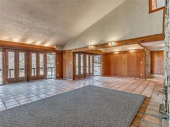 5th image of 313 Lakeshore Cir