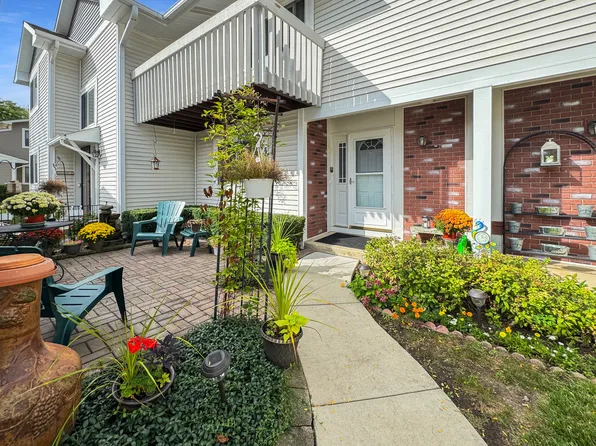 1028 Cumberland Ct, Vernon Hills, IL 60061