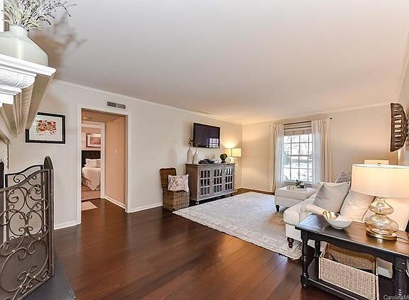 5th image of 2233 Rexford Rd APT B