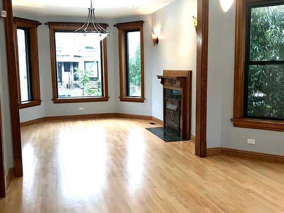 3rd image of 928 N Richmond St #1