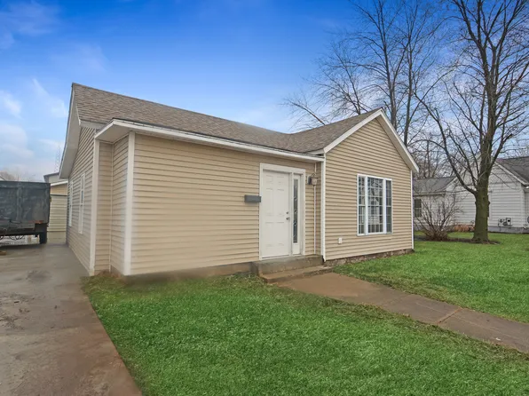 203 W Cherry St, Le Roy, IL 61752
