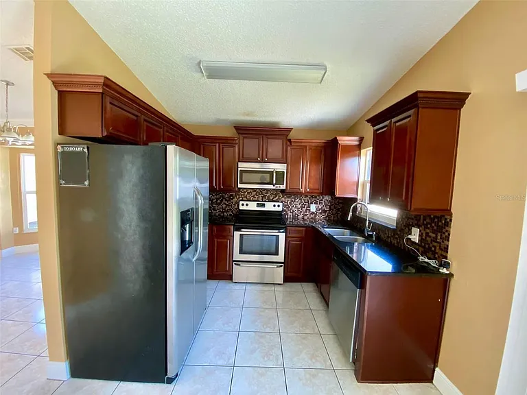 880 Nelson Dr — Photo 4