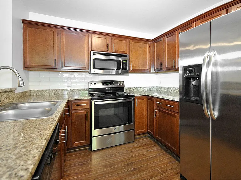 Stonehaven Apartments — Photo 10