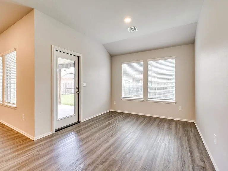 3102 Debbie Ln — Photo 38