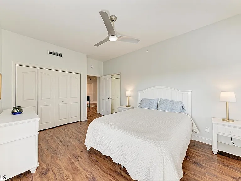 14813 Laguna Dr #401 — Photo 36