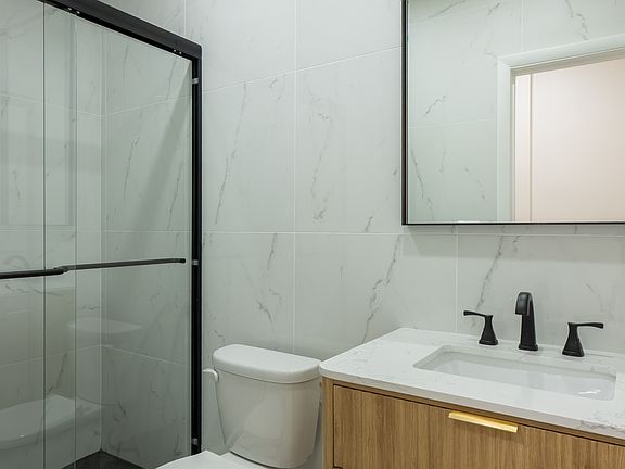 4th image of 106 N 8th St APT 1L
