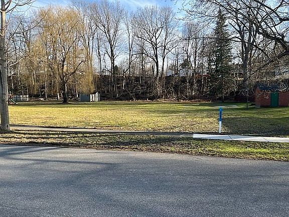 4th image of 15 Brooklyn St
