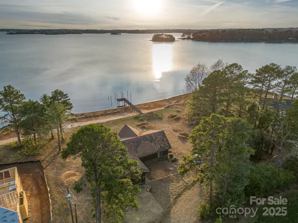 109 Raspberry Ln, Mooresville, NC 28117