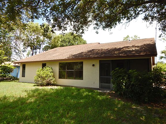 3rd image of 538 NW Azalea Ave