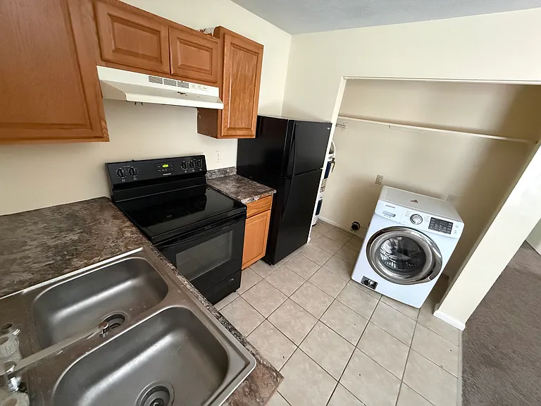 406 Turpin Dr #4 — Photo 2