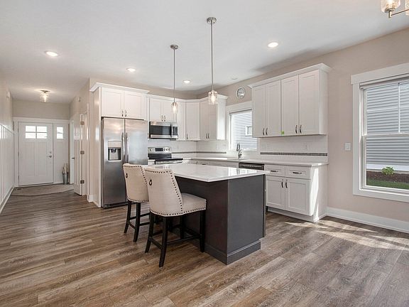 5th image of 1000 Maplewood Ct
