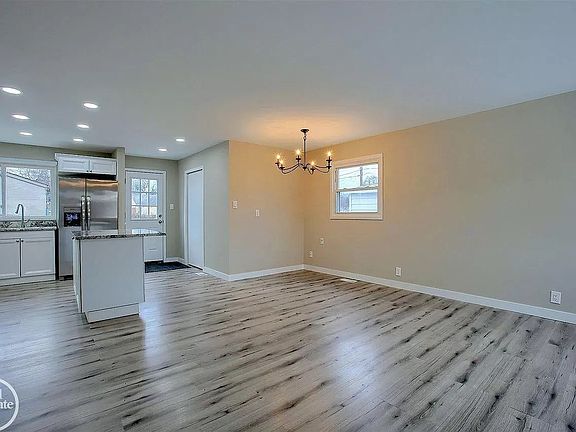 3rd image of 47705 Roland St