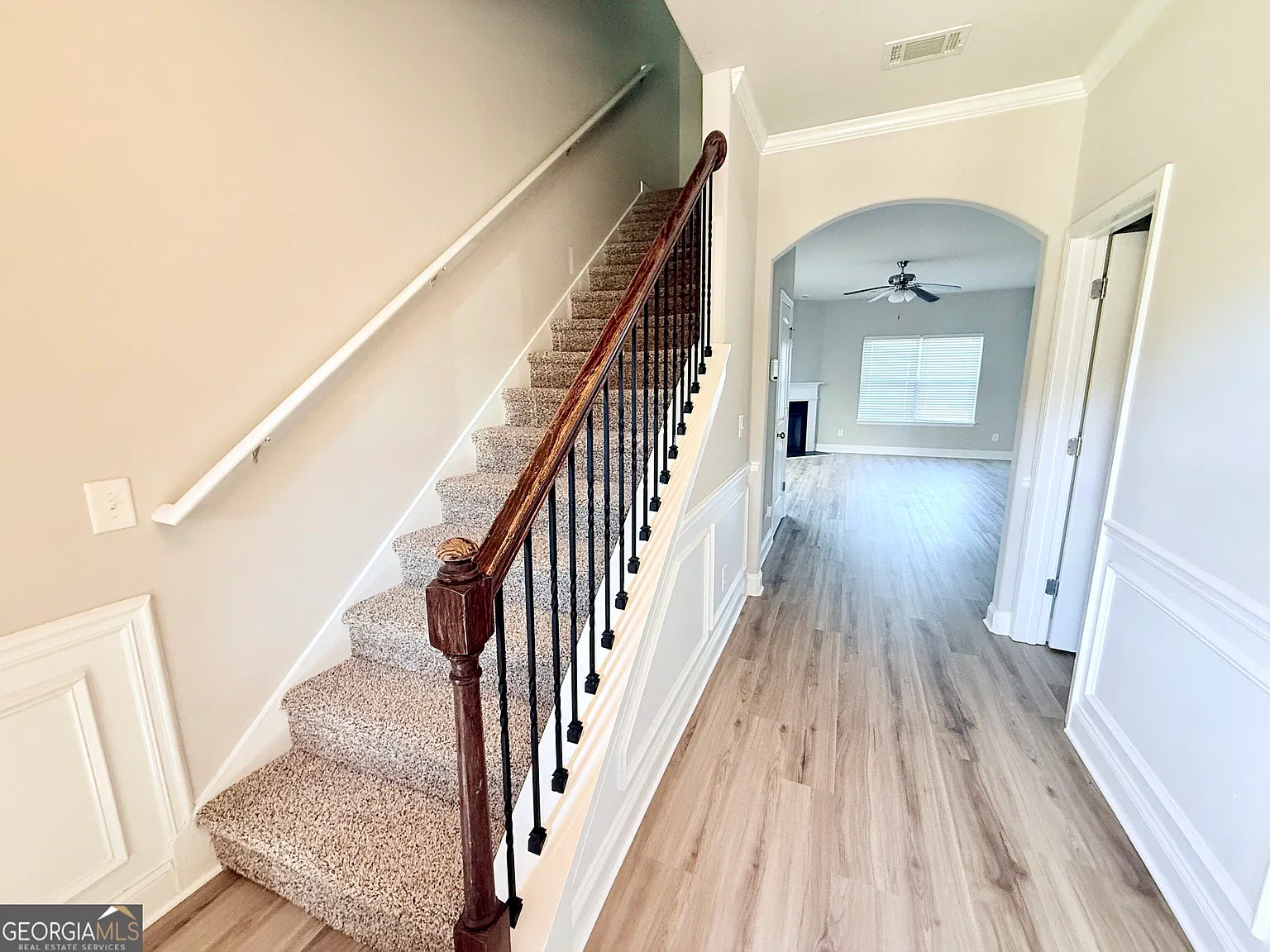 4 bed, 2.5 bath, 2275 sqft, $2,250 — Photo 2
