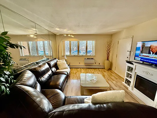 Sold by New World Realty Group LLC | media 3