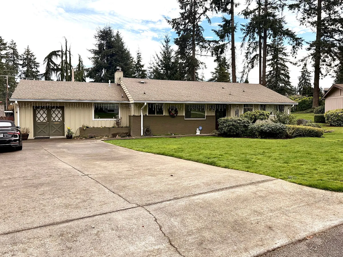 Photo 2 of 29 - 936 Daniels Dr #B - Fircrest, WA Building Photo - 936 Daniels Dr #B