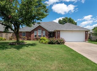 3403 Mockingbird Ln, Rogers, AR 72756