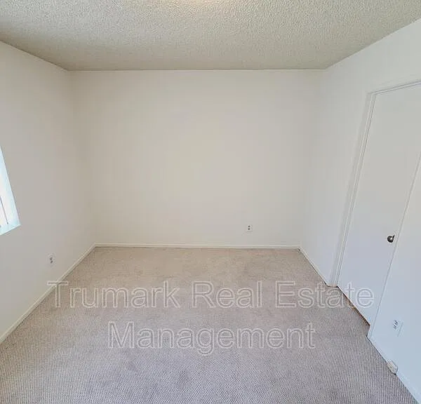 553 E Orange Grove Ave #D — Photo 9