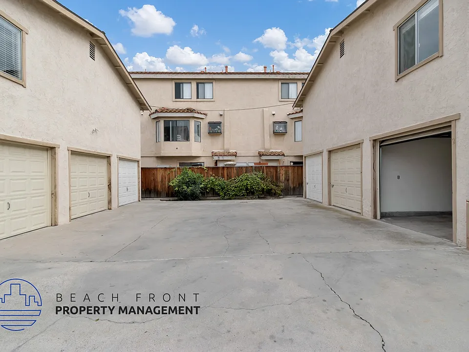 7872 Holt Dr