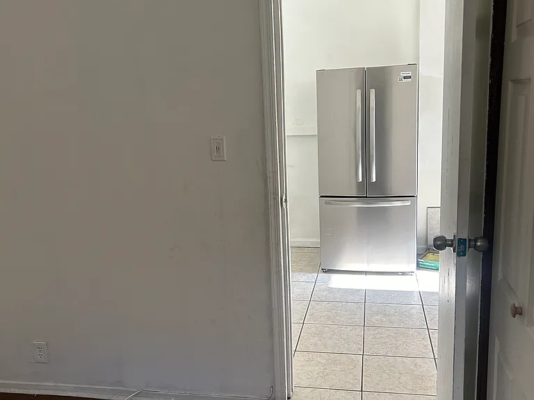 160 W Sandford Blvd #1R — Photo 5