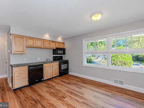 5th image of 1619 Marshall Ave