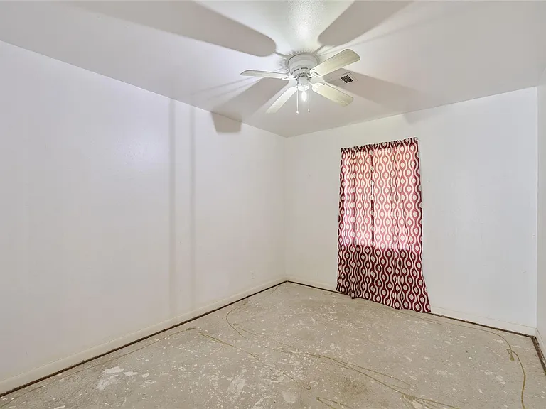 203 Paul Knox St — Photo 24