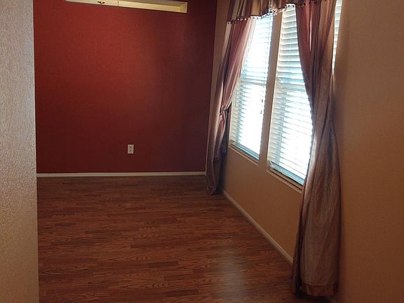 Looking into great room from front entry door