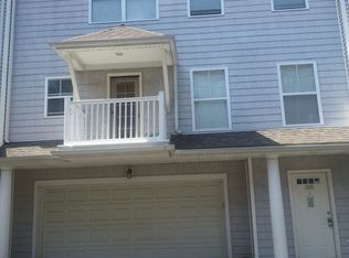 28 Benedict Ave, Danbury, CT 06810